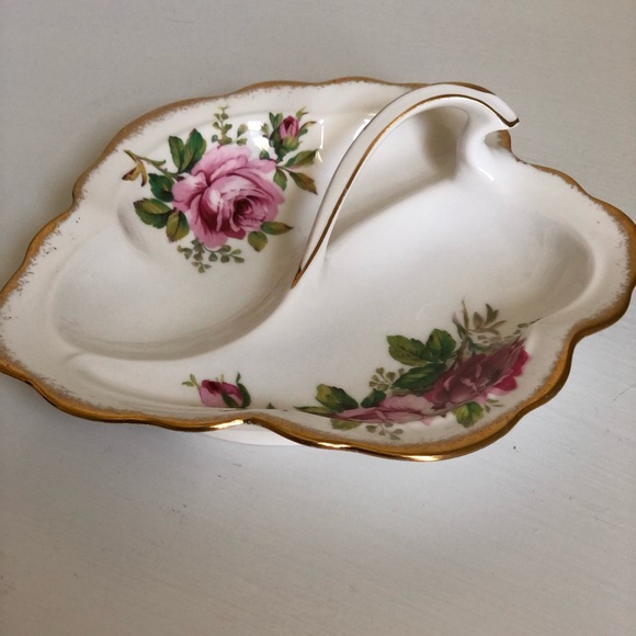 American Beauty, Royal Albert Vintage Bone China Leaf Shaped Dish Trimmed W/Gold - Picture 8 of 9